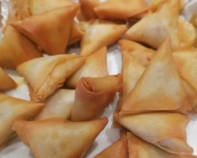 Golden crispy samoosas